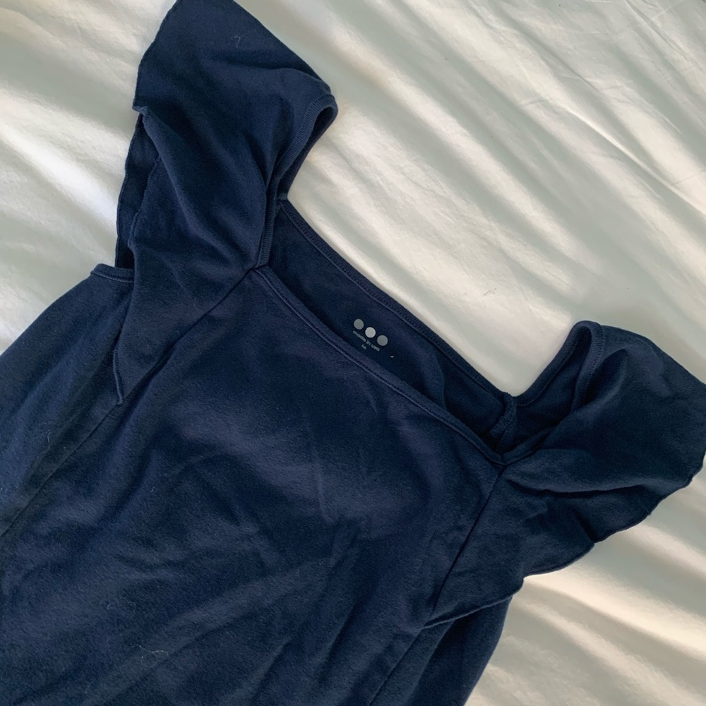three dots navy blue size medium top! never worn!